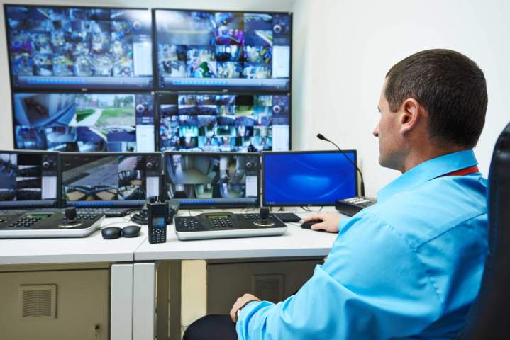 Surveillez vos espaces en temps réel.
